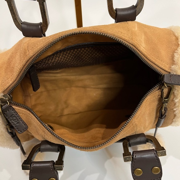 UGG SMALL BARREL DUFFEL BAG CREAM SUEDE LEATHER - Picture 8 of 8